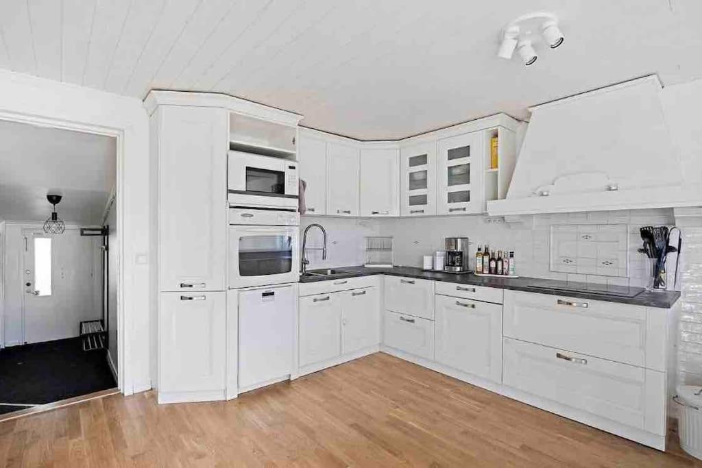 Mysigt Hus Med Natur & Jacuzzi I Olofstorp Göteborg Zewnętrze zdjęcie