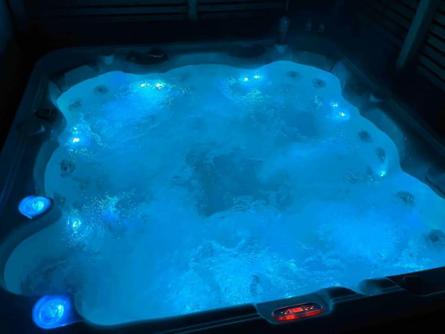 Mysigt Hus Med Natur & Jacuzzi I Olofstorp Göteborg Zewnętrze zdjęcie