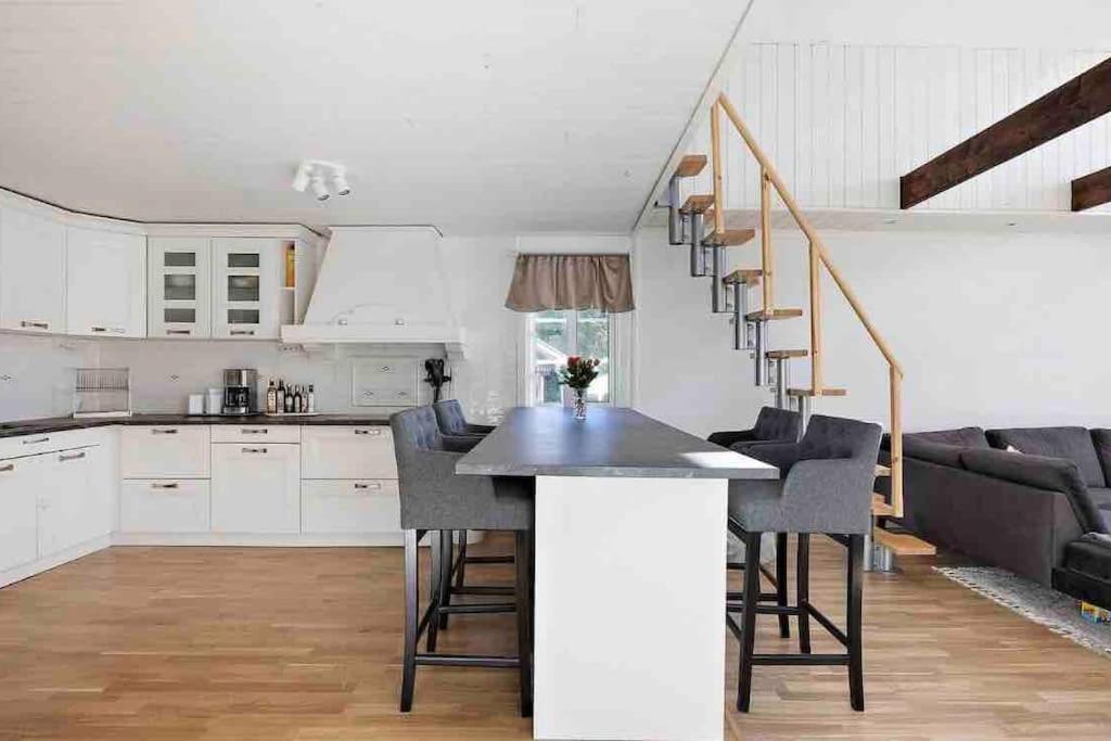 Mysigt Hus Med Natur & Jacuzzi I Olofstorp Göteborg Zewnętrze zdjęcie