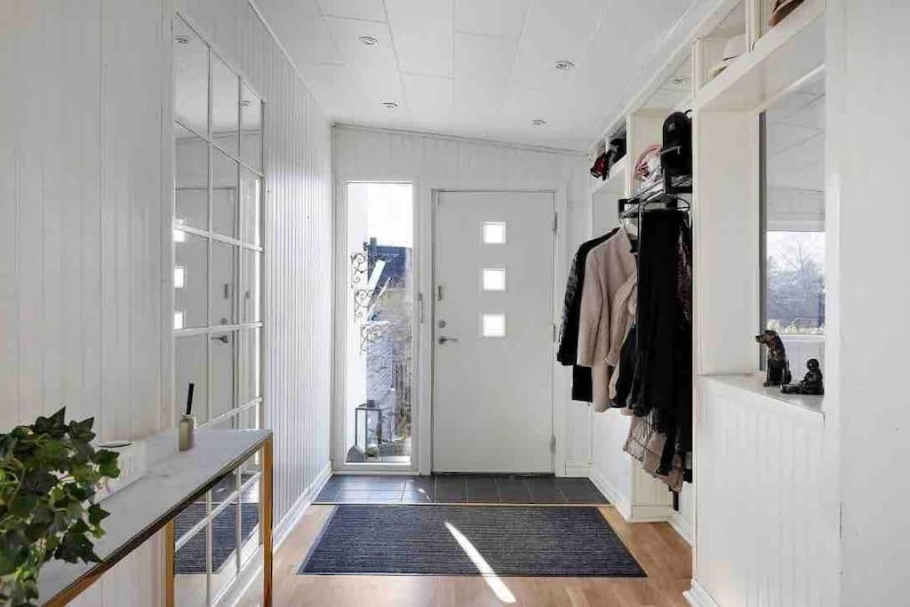 Mysigt Hus Med Natur & Jacuzzi I Olofstorp Göteborg Zewnętrze zdjęcie