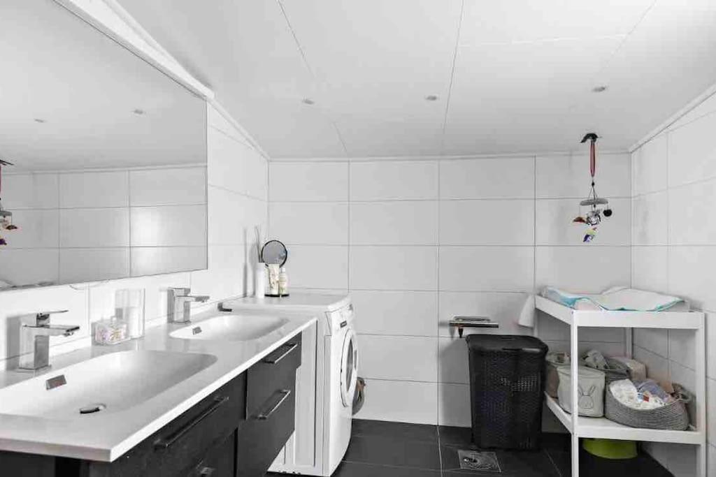 Mysigt Hus Med Natur & Jacuzzi I Olofstorp Göteborg Zewnętrze zdjęcie