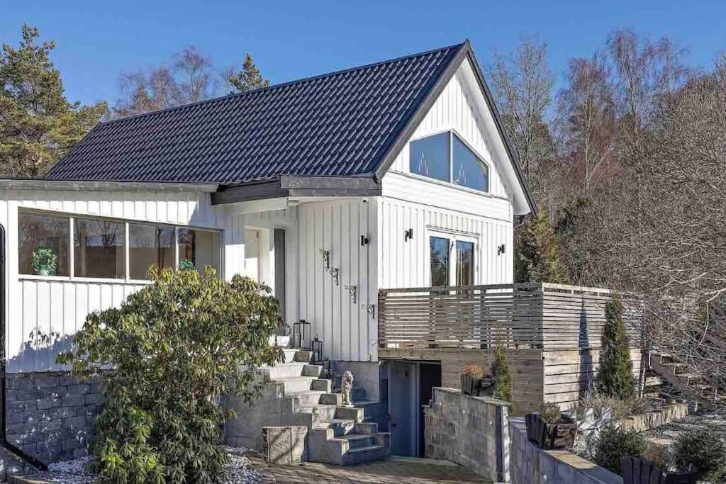 Mysigt Hus Med Natur & Jacuzzi I Olofstorp Göteborg Zewnętrze zdjęcie